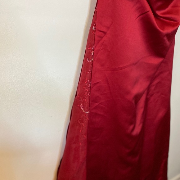 David’s Bridal size 10 Burgundy Gown NWOT - Picture 9 of 12